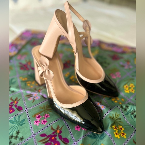 〰️ Kate Spade Adelaide Slingback Black and Tan Heels 〰️ - Picture 1 of 5